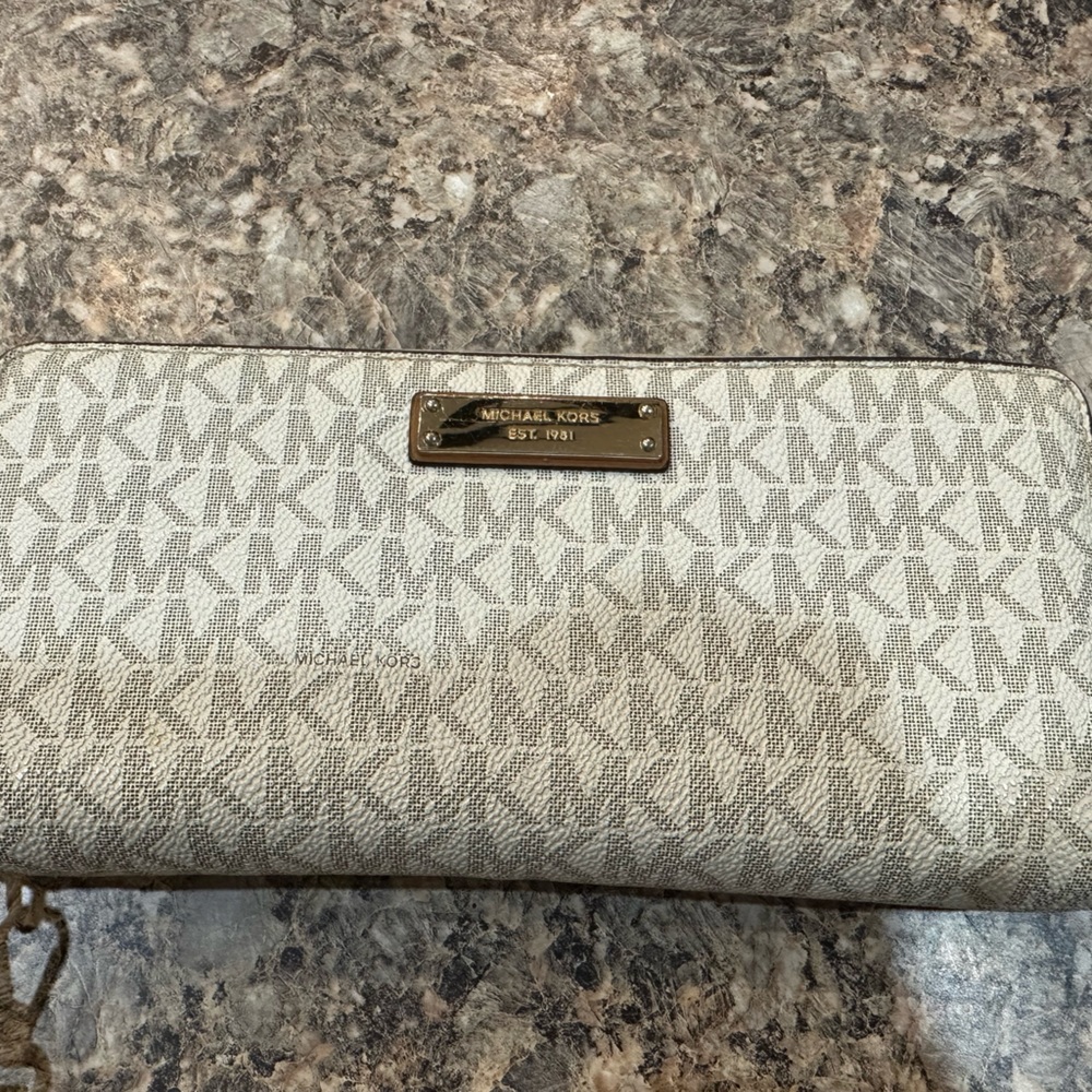 Micheal Kors wallet